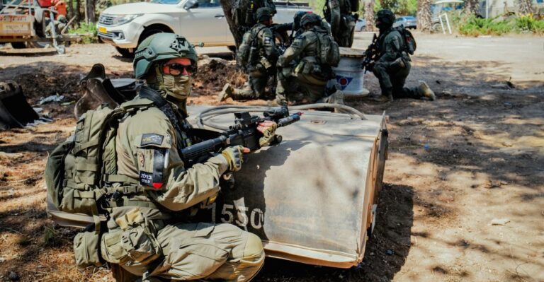 How many wars can Israel fight at the same time?