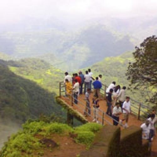 Unlocking the World Through Travel: How Student Tour Companies Are Transforming Education