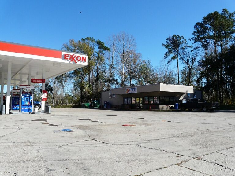 US Gas Prices Hit $4.23 as Iran War Lands in Household Budgets