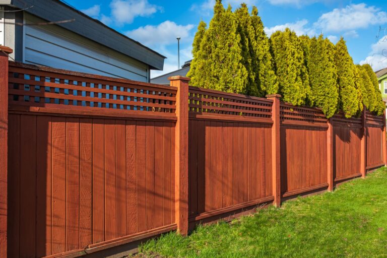 How to Choose the Right Fence Contractor in Burlington, Ontario