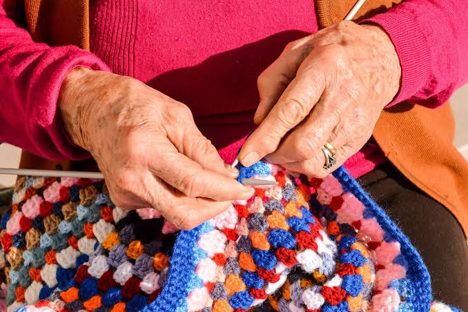 Arts and Crafts for Seniors Hamilton: The Benefits of Creative Activities for Healthy Aging