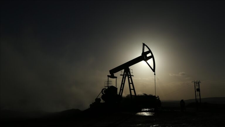 As Libya Oil Output Hits 12-Year High, Revenues Trickle In